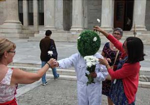 Hector Canonge presentation with a shrub figure