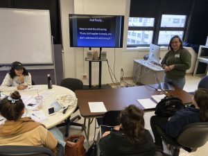 Writer J.D. Biersdorfer speaks with Hunter journalism students in Professor Douglas Alden’s feature writing class last week. Photo: Douglas Alden