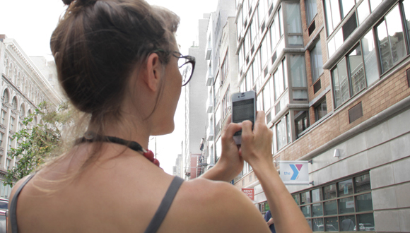 photo of a girl using Architextour